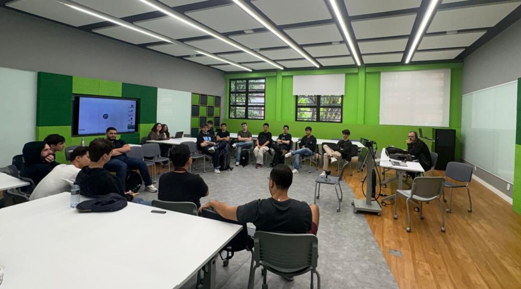 Reunião dos alunos do Projeto de Letramento Digital e Residência de Software da FCI-UPM