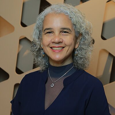 Foto da Profa. Dra. Renata Mendes de Araujo